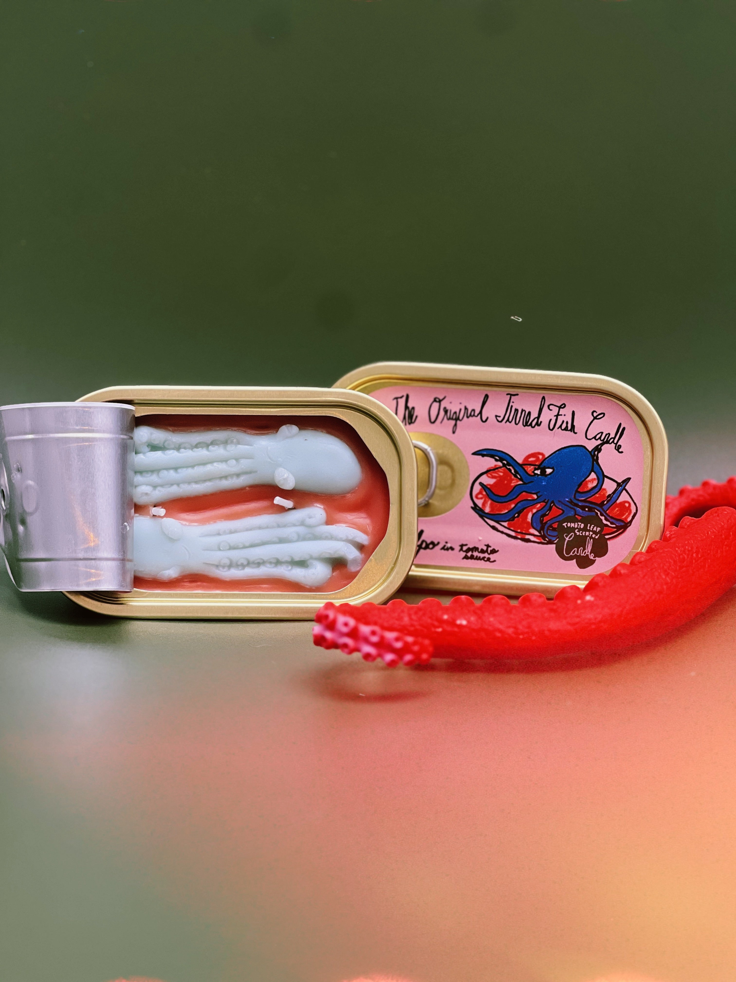 Tinned Fish Candle - Pulpo in Tomato Sauce (Tomato Leaf Scented)
