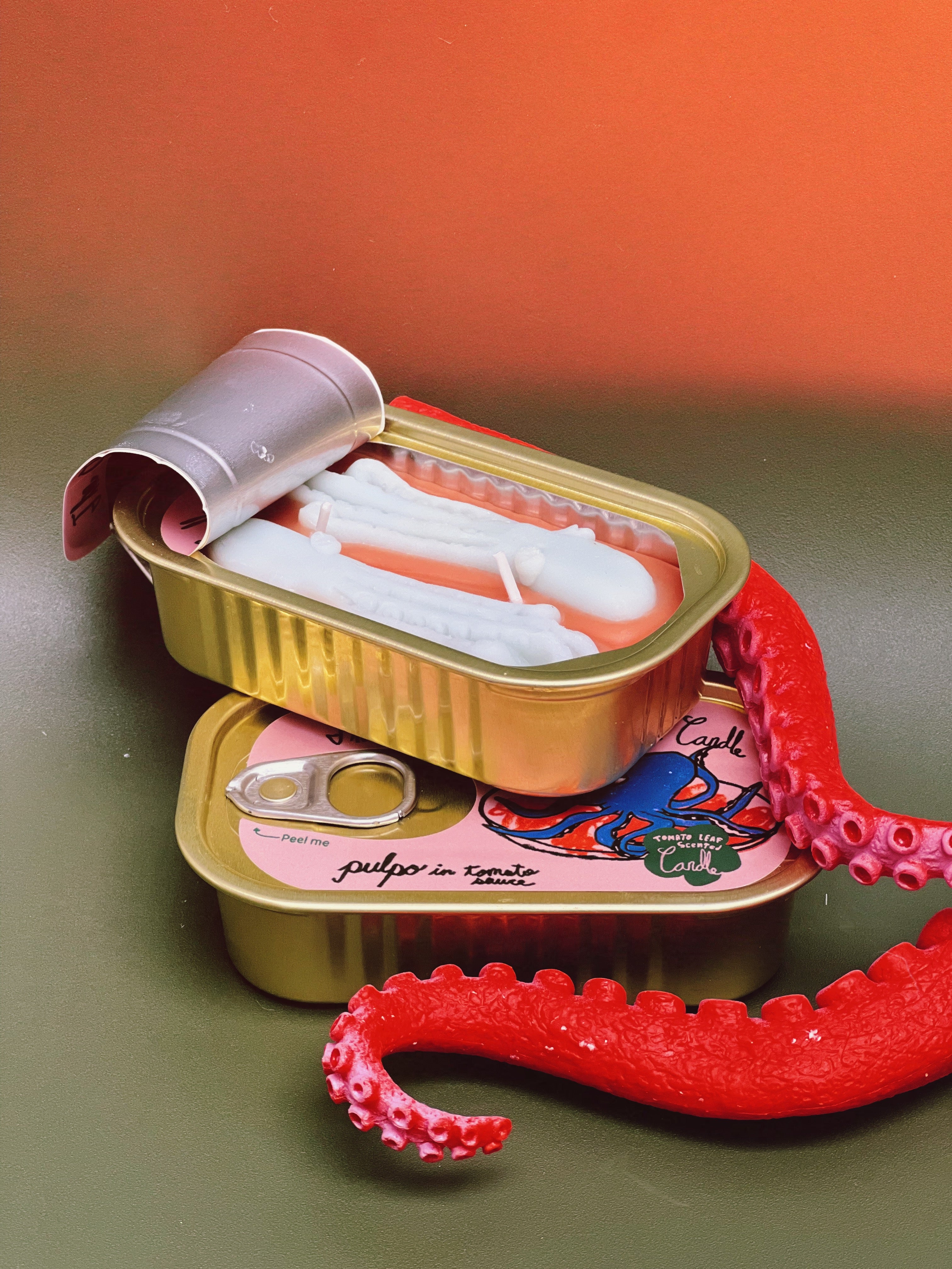 Tinned Fish Candle - Pulpo in Tomato Sauce (Tomato Leaf Scented)